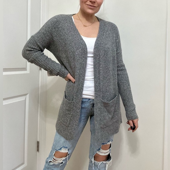 Marled Knit Elongated Cardigan with Pockets - Picture 2 of 8